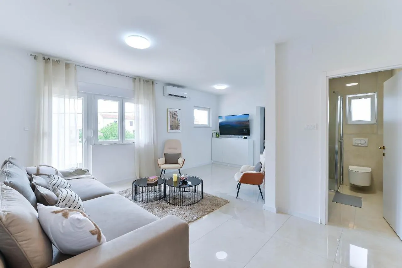 Crowonder Borik Apartment Near The Sea With 2 Balcony, Garden And Bbq Zara