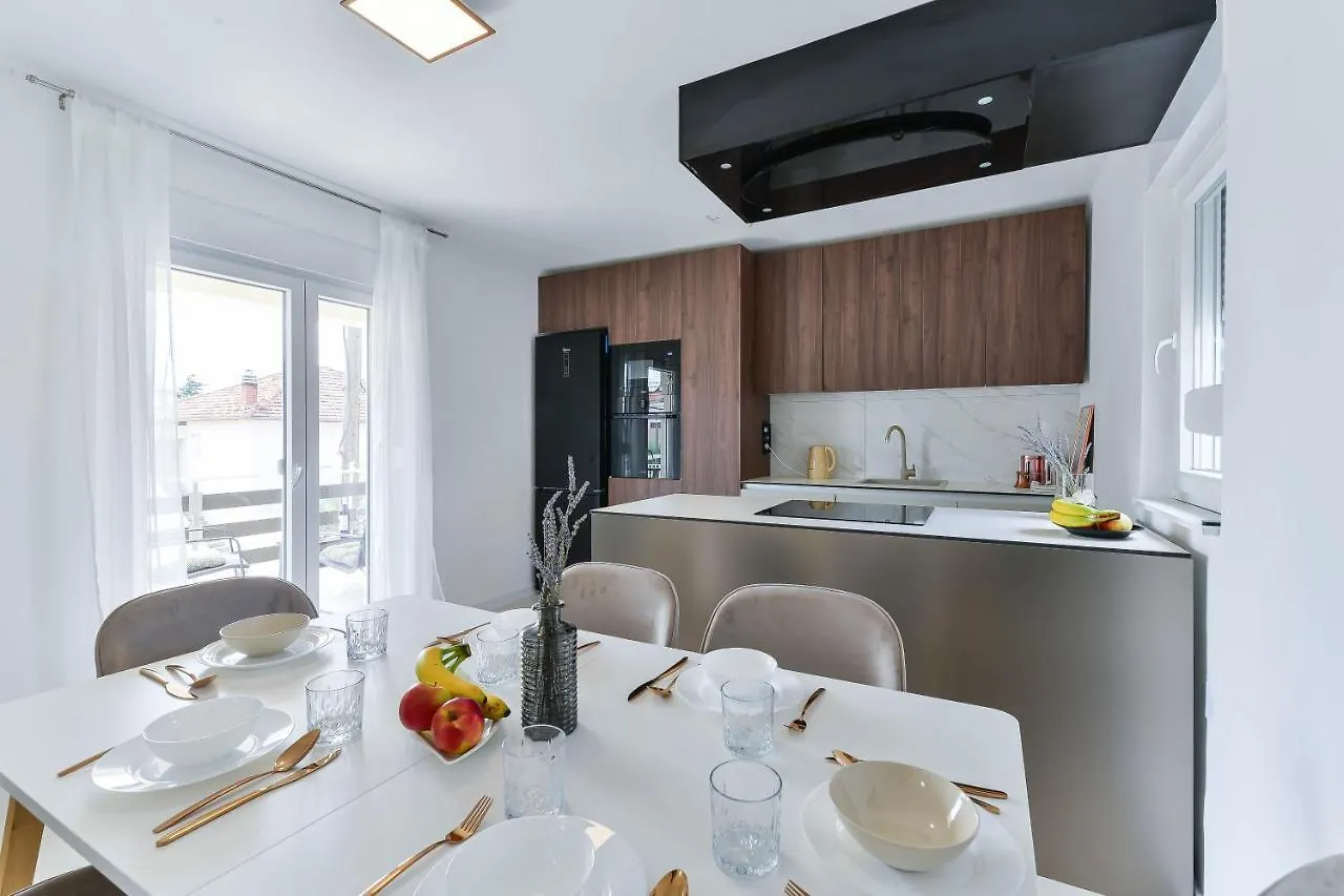 Crowonder Borik Apartment Near The Sea With 2 Balcony, Garden And Bbq Zara 0*,