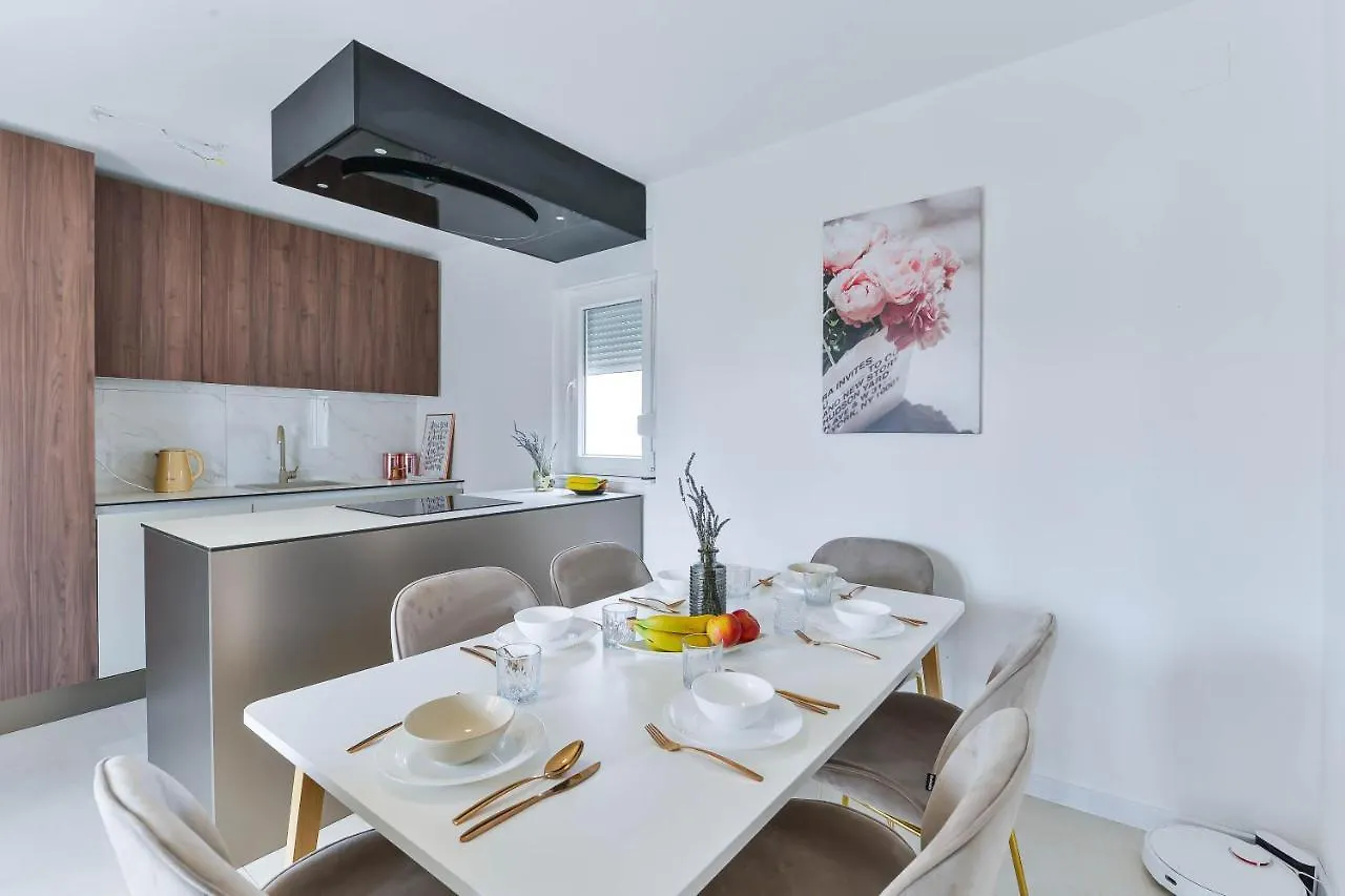 Crowonder Borik Apartment Near The Sea With 2 Balcony, Garden And Bbq Zara Croazia