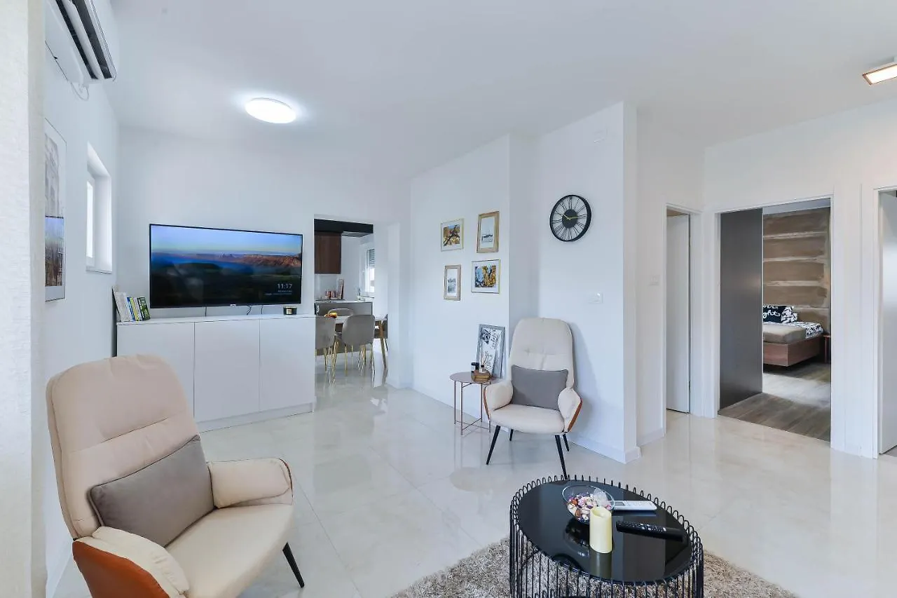 Crowonder Borik Apartment Near The Sea With 2 Balcony, Garden And Bbq Zara 0*,